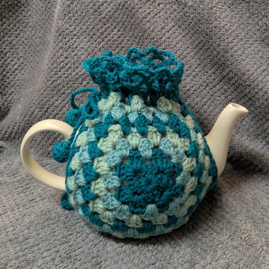 Retro Granny Square Tea Cosy to fit medium sized 4-6 cup teapot (greeny-blues)