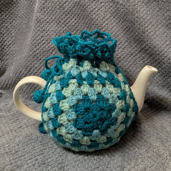 Retro Granny Square Tea Cosy to fit medium sized 4-6 cup teapot (greeny-blues)