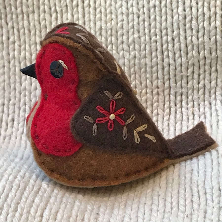 Robin - decorative felt friend 