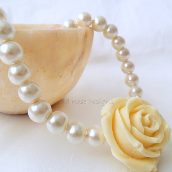 SECONDS SUNDAY Ivory pearl necklace with resin rose.