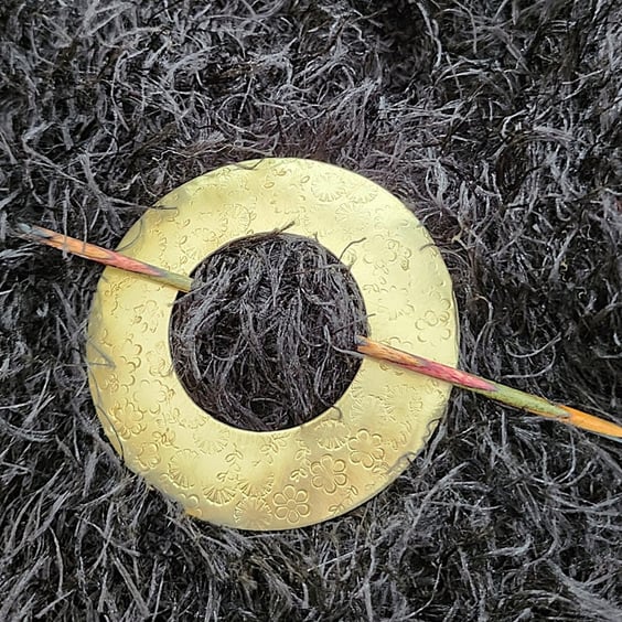 Shawl pin in textured flower imprinted brass circle