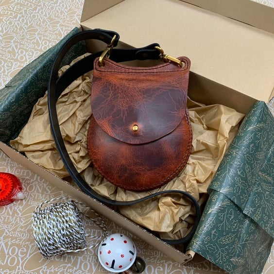 Leather cross body shoulder bag in brown handcrafted