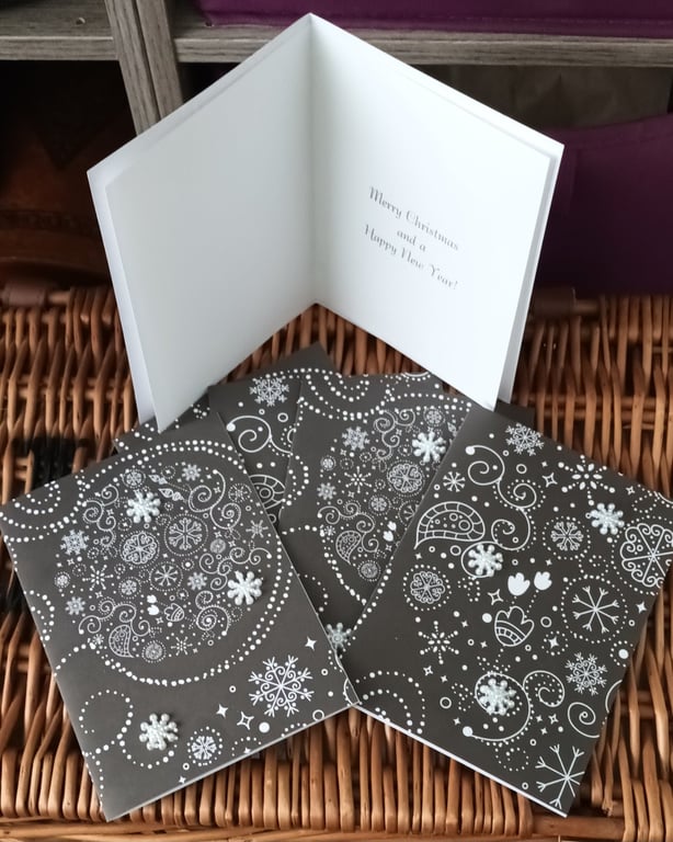 Pack of 6 Christmas Cards. Snowflake Designs With Greeting And Envelopes
