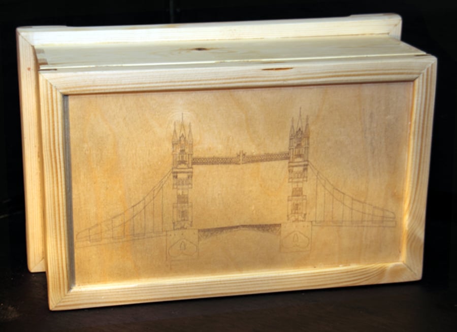 Jewellery box with Tower Bridge line image burnt into the lid