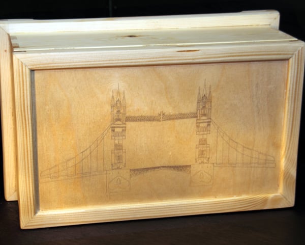 Jewellery box with Tower Bridge line image burnt into the lid