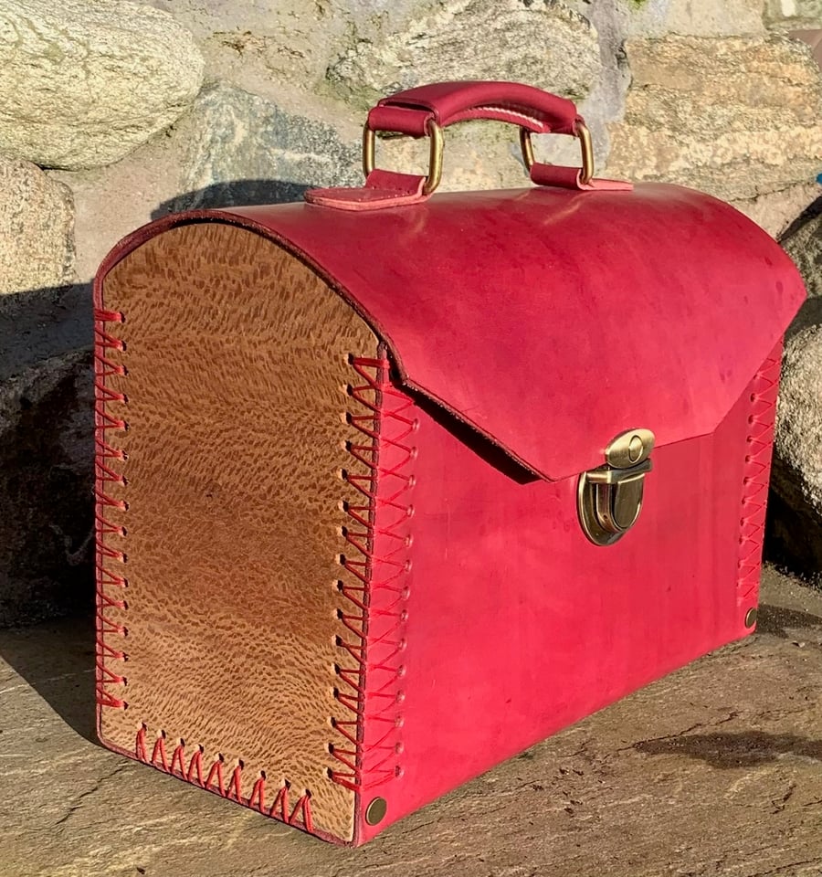 Leather bag with Lacewood ends