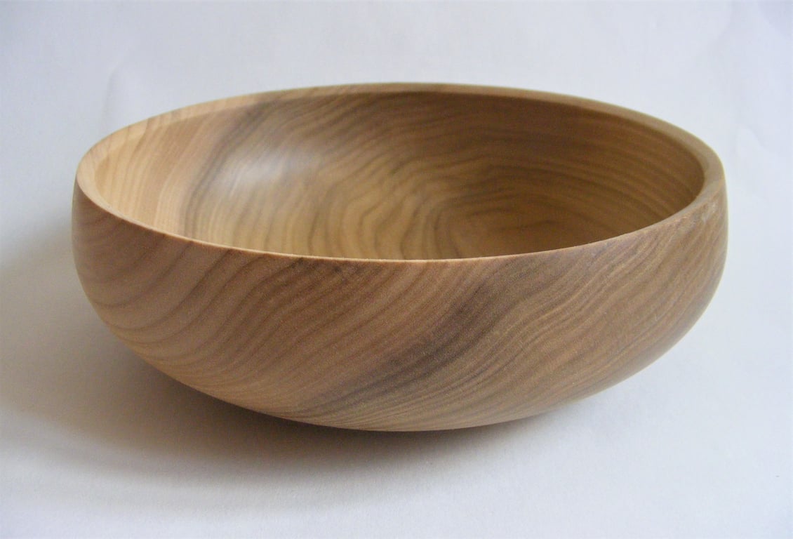 Tulipwood fruit or food bowl