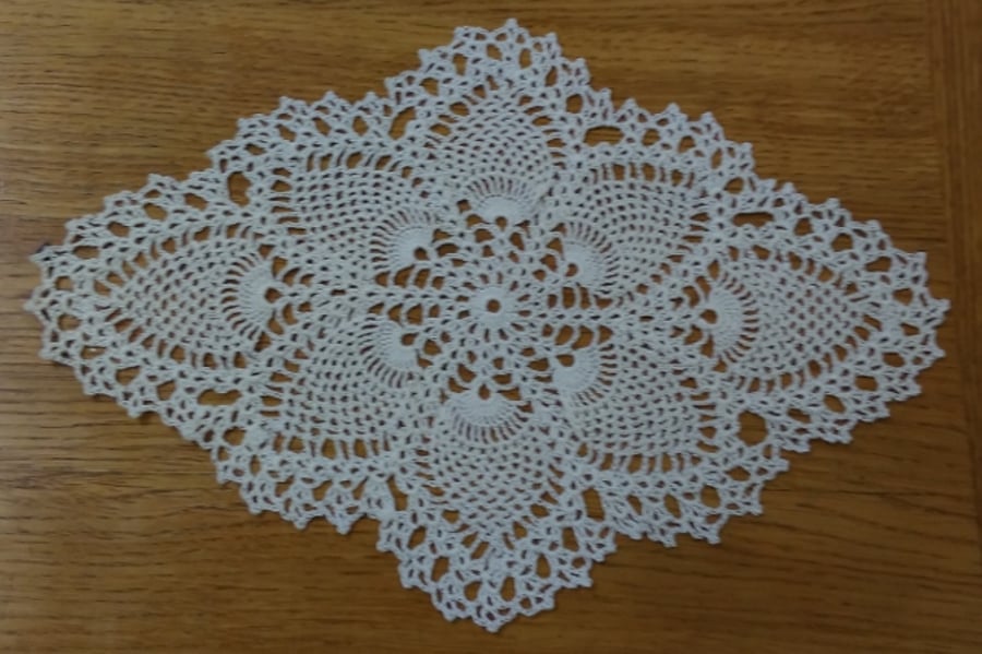 PAIR OF CLASSIC CREAM TABLE MATS, DOILIES OR CENTREPIECES - 33cm X 23cm, UNUSUAL