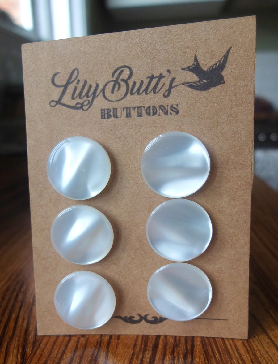 6 Vintage Pearly White Buttons 30mm