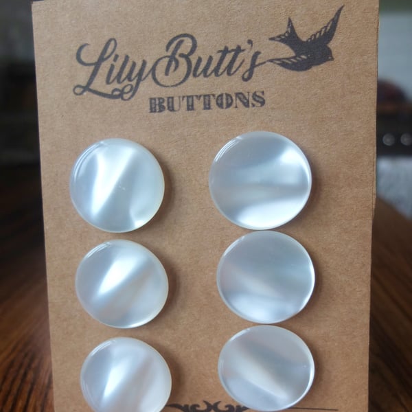 6 Vintage Pearly White Buttons 30mm