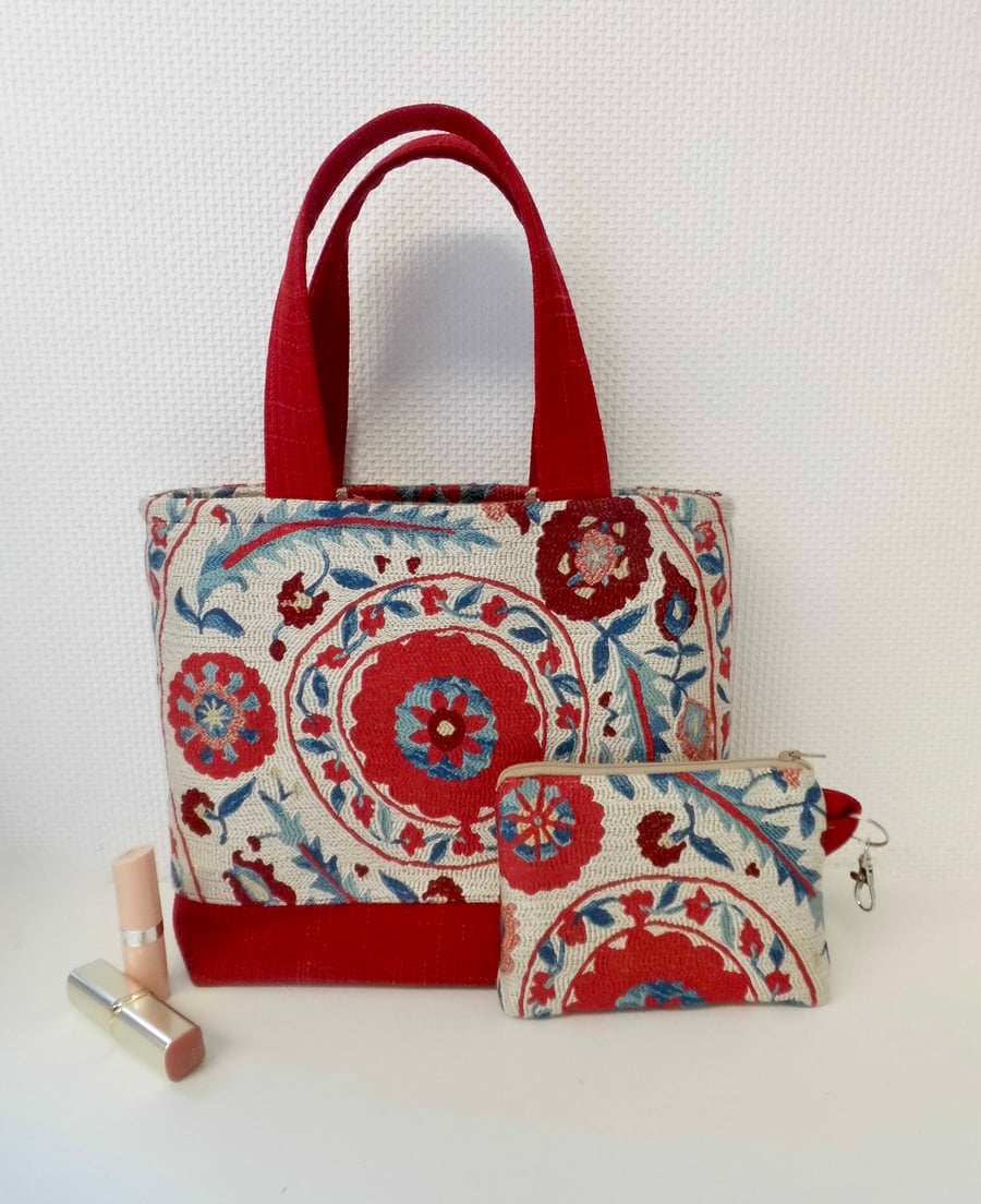 Bucket hand bag tote and matching purse set in red 