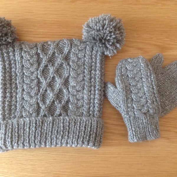 Funky Grey Sparkle Hat And Mittens With Cables And Bobbles Great Gift (R368)