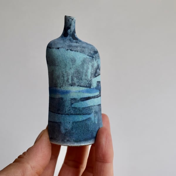 Waves Bottle in Stoneware Ceramic