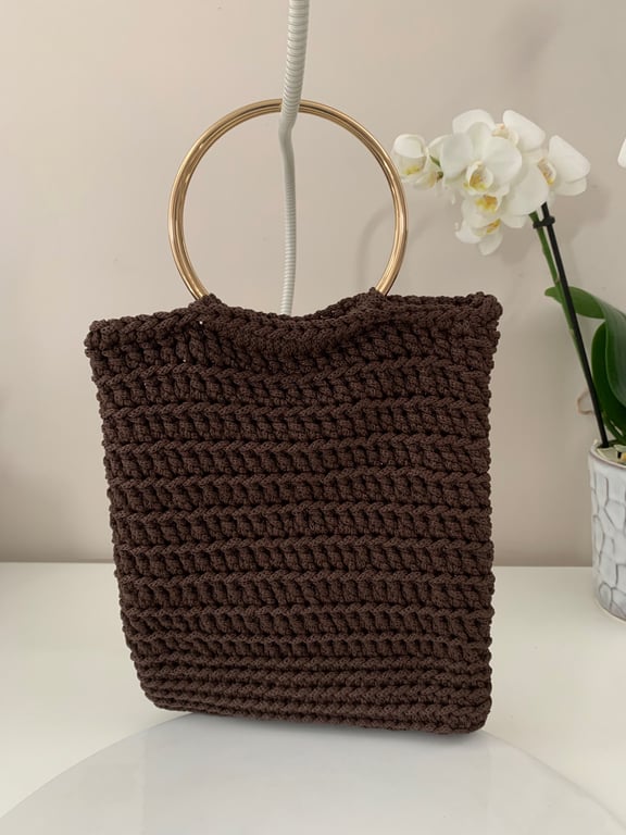 Crochet handbag with handles