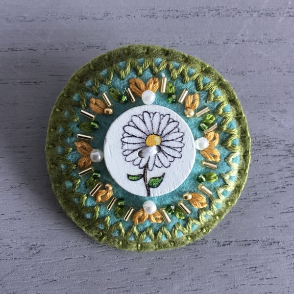 Hand Embroidered Daisy Brooch 