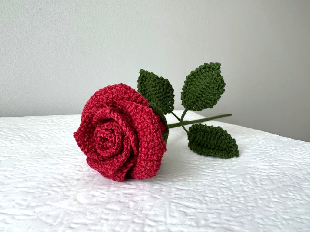 Crochet red rose with 3 leaves ,flower bouquet ,gift for her