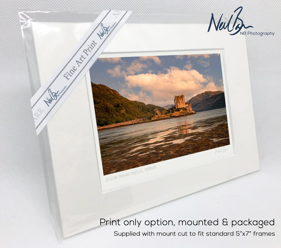 Eilean Donan Castle, Dornie, Scotland - A6 (7" x 5") Unframed Print