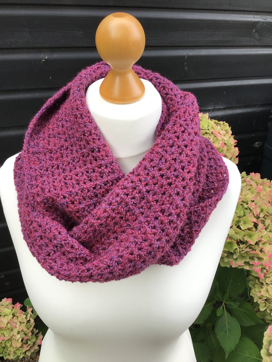 Infinity scarf in acrylic, colour Purple Heather