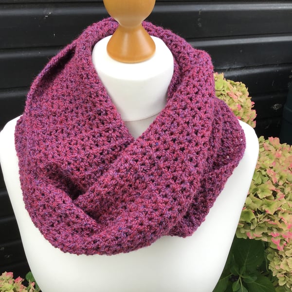 Infinity scarf in acrylic, colour Purple Heather