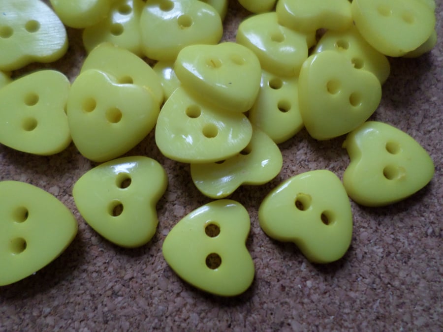 30 x 2-Hole Acrylic Buttons - Heart - 12mm - Bright Yellow