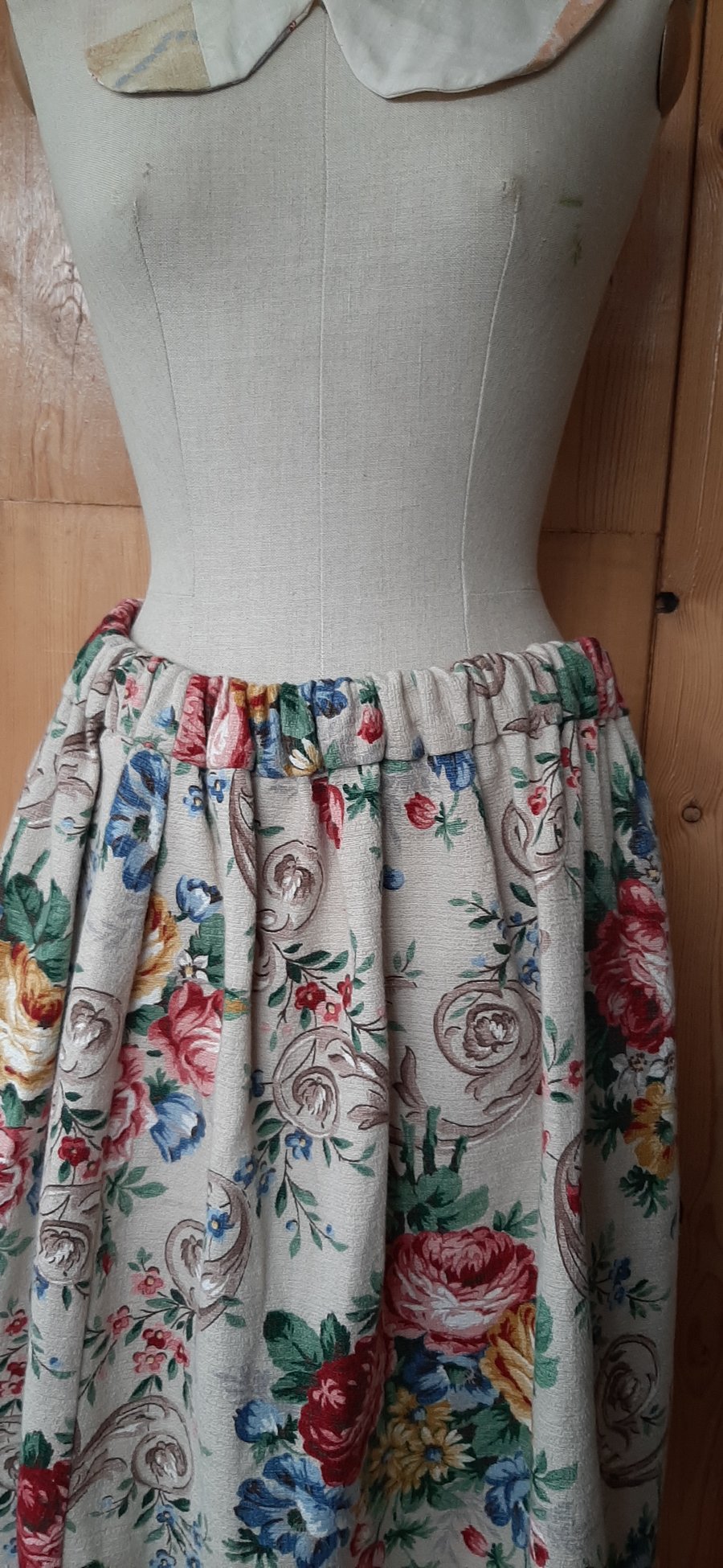 Pretty linen long flowery skirt