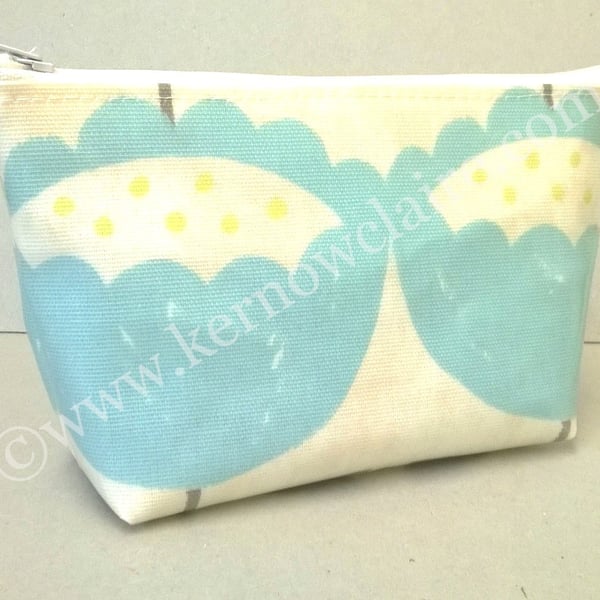 Make up bag in cream with large turquoise flowers, SALE