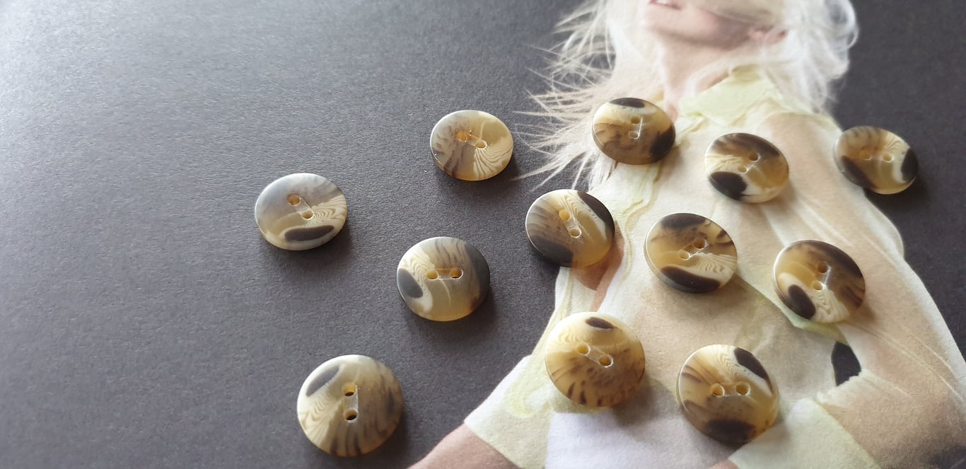 15mm 24L Tortoise Shell look (polyester Horn) x 6 Buttons