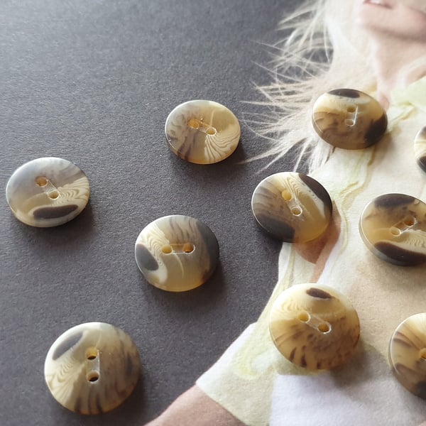 15mm 24L Tortoise Shell look (polyester Horn) x 6 Buttons