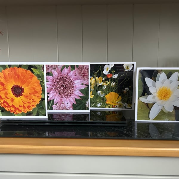 Set of 4 blank cards with flowers 