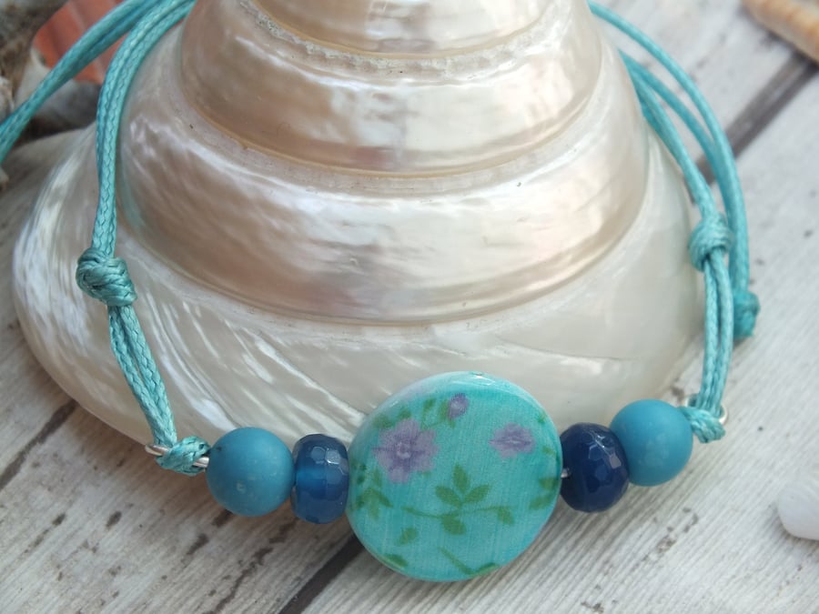 Boho Beach Bracelet, shell bracelet Blue flowers