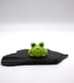 small glass frog figure - Image 4