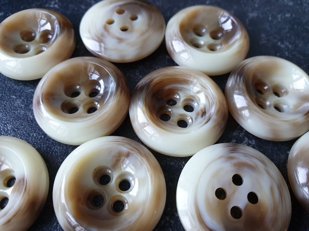 25mm 1" Vintage Casein Horn Buttons pre 1970's x 6 Buttons
