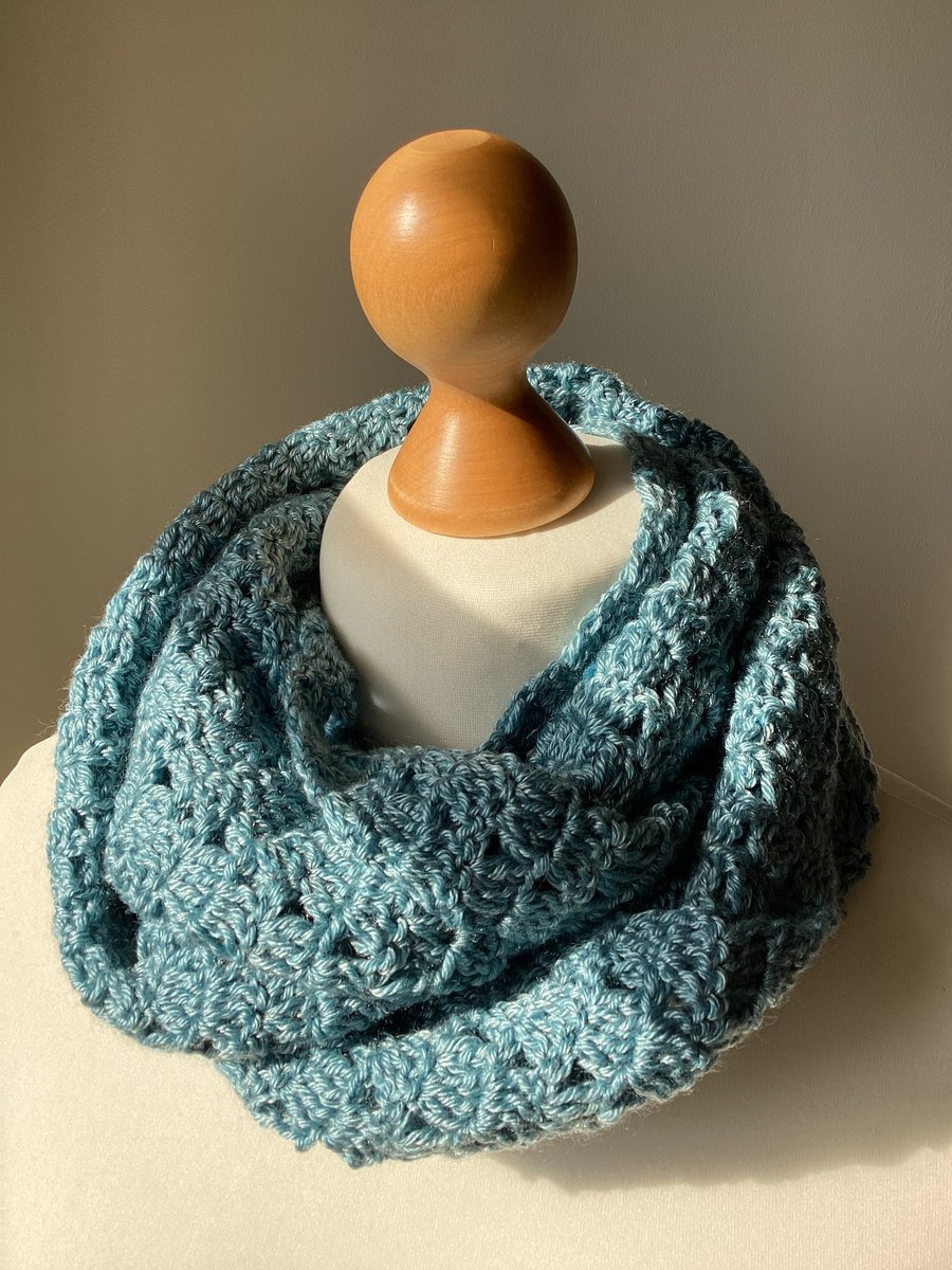 Infinity circle scarf in wool and lyocell mix, colour Freshwater