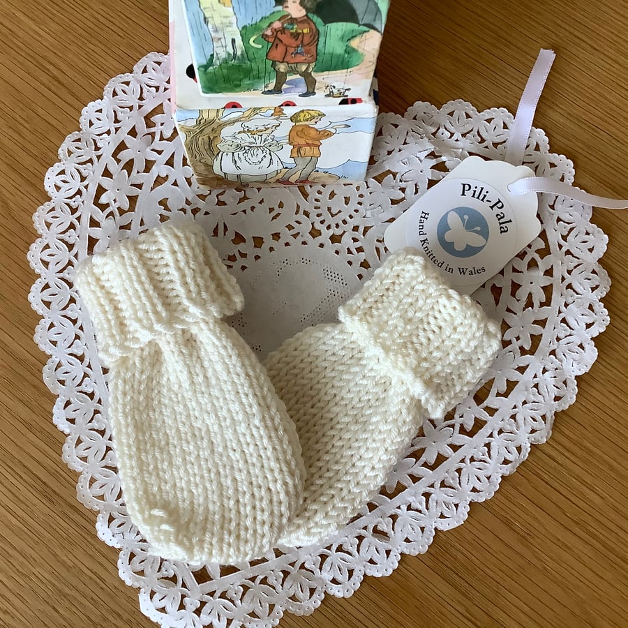 Hand Knitted Baby Mittens 0-6 months
