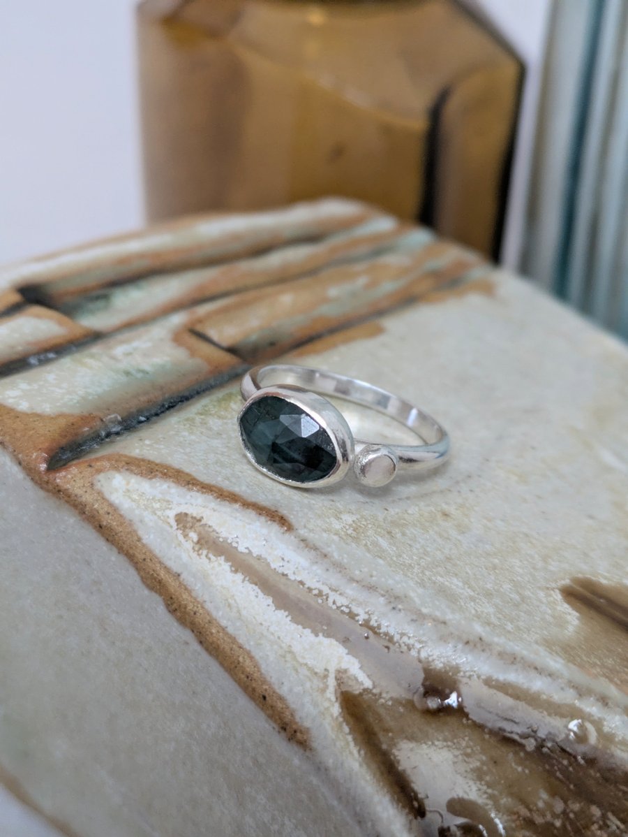 Faceted emerald slice ring 