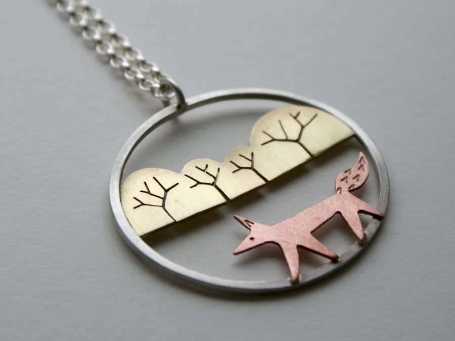 Strolling fox necklace