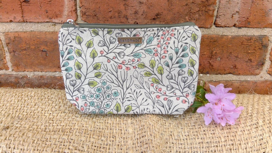 Vintage Leaves Zip Pouch