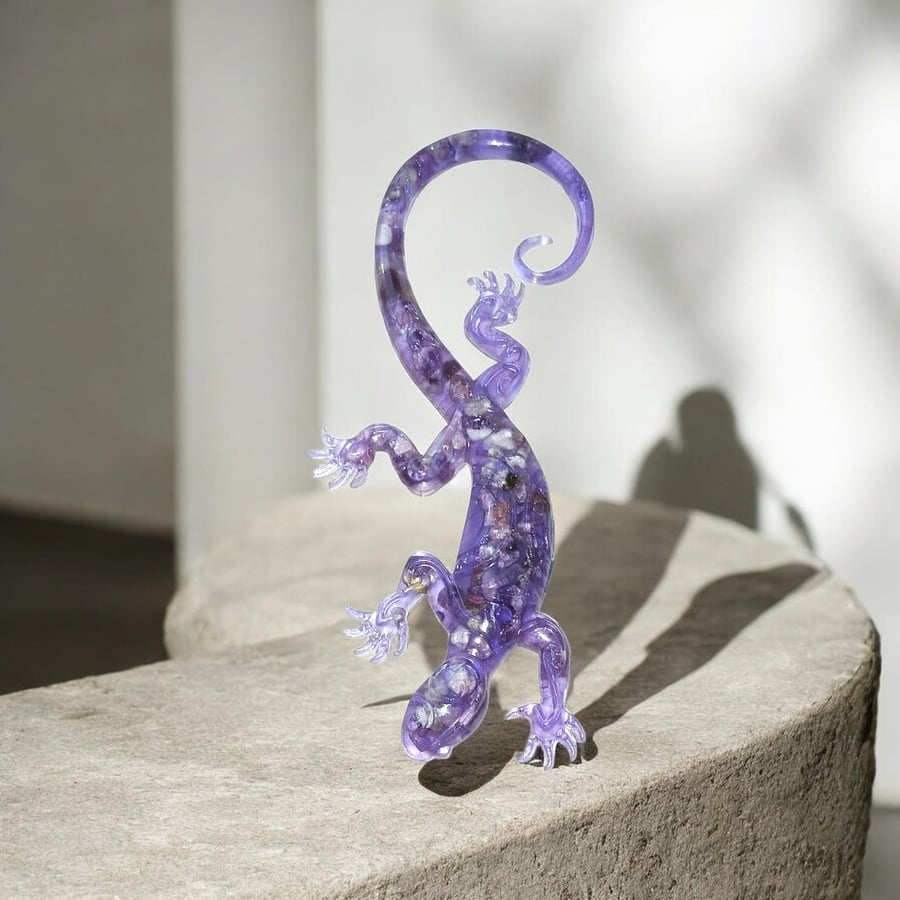 Lizard guardian (Lepidolite)