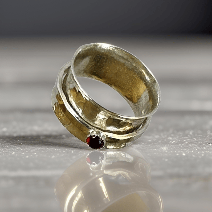 Silver Spinner Ring With Garnet