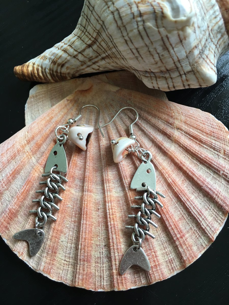 Metal fish skeleton with real shell dangle earrings 