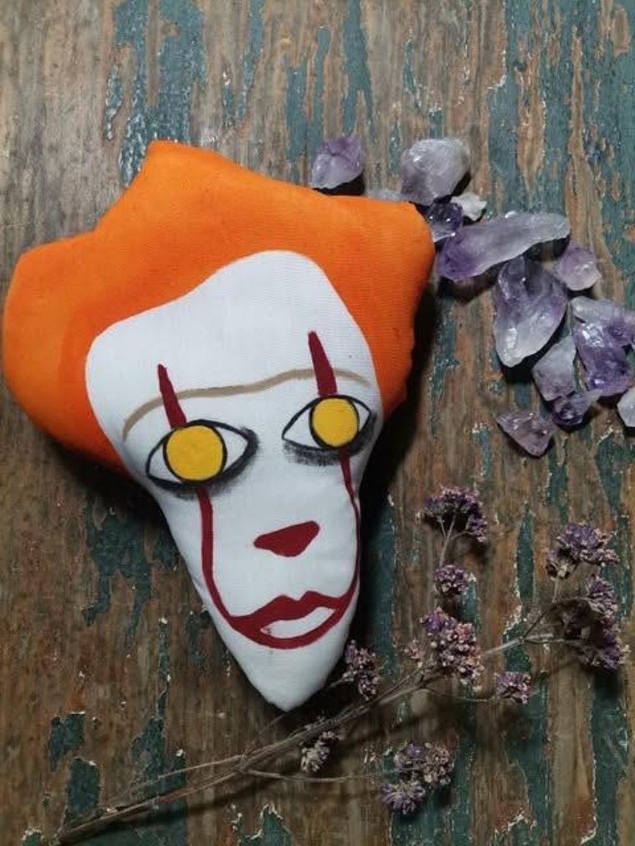 Pennywise, wall hanging, IT, horror, Halloween gift, book lover, creepy gift