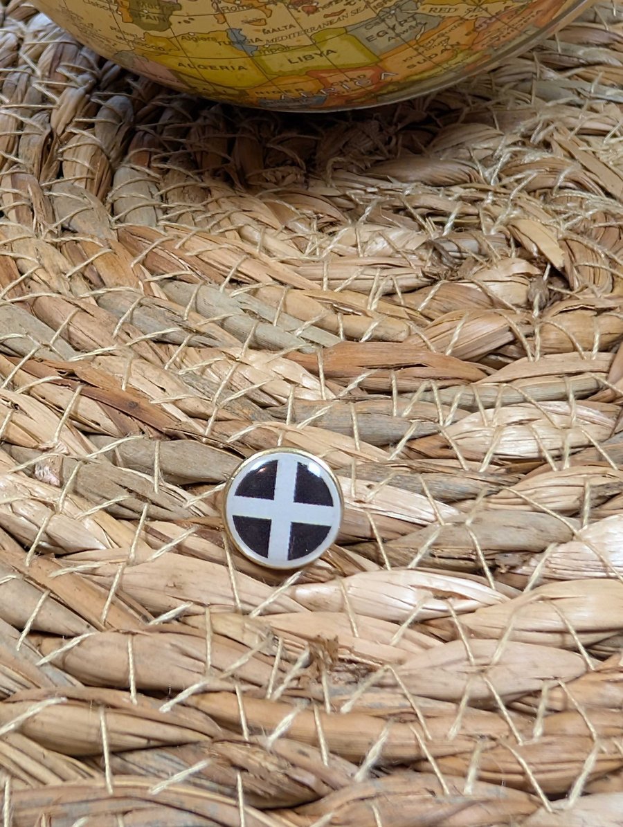 Cornwall Flag Map Pin – UK Travel Map Push Pin for Wooden Maps, Cornwall Map Pin