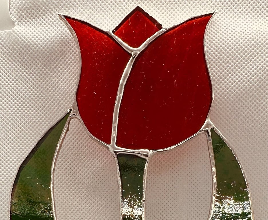 Stained glass art deco style tulip - red