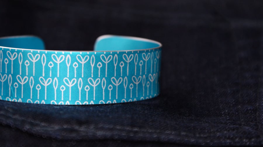 Spring buds pattern cuff bracelet turquoise