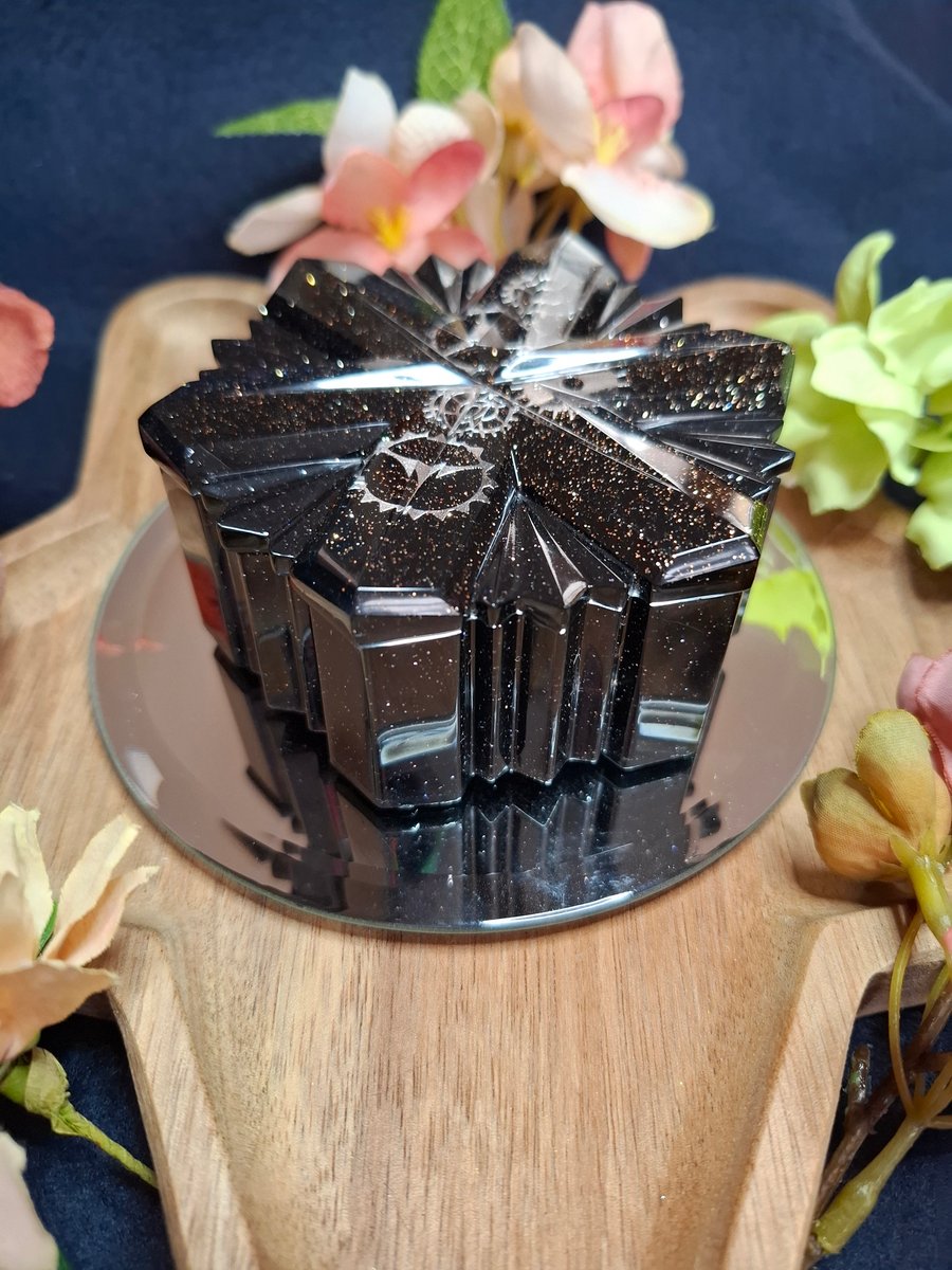 Hexagonal trinket lidded pot. Loose change, cufflinks, mens gifts