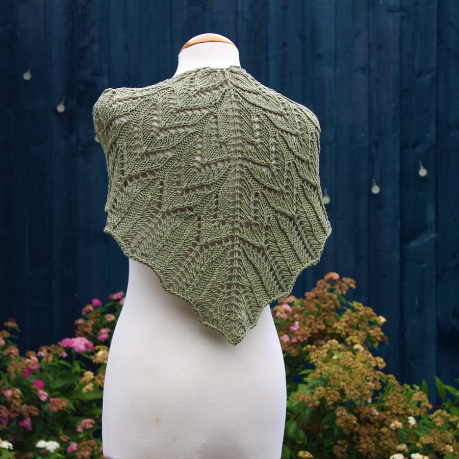 Triangular lace shawl in moss green cotton yarn - design A197