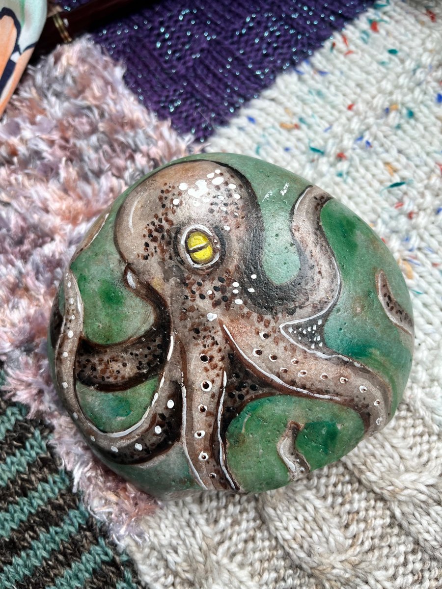 Realistic  Octopus hand painted paperweight stone 