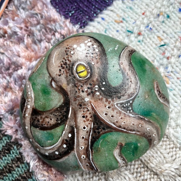 Realistic  Octopus hand painted paperweight stone 