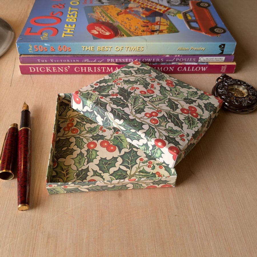 Christmas 'Holly Leaves A'- A handmade, ultra-thin, gift box