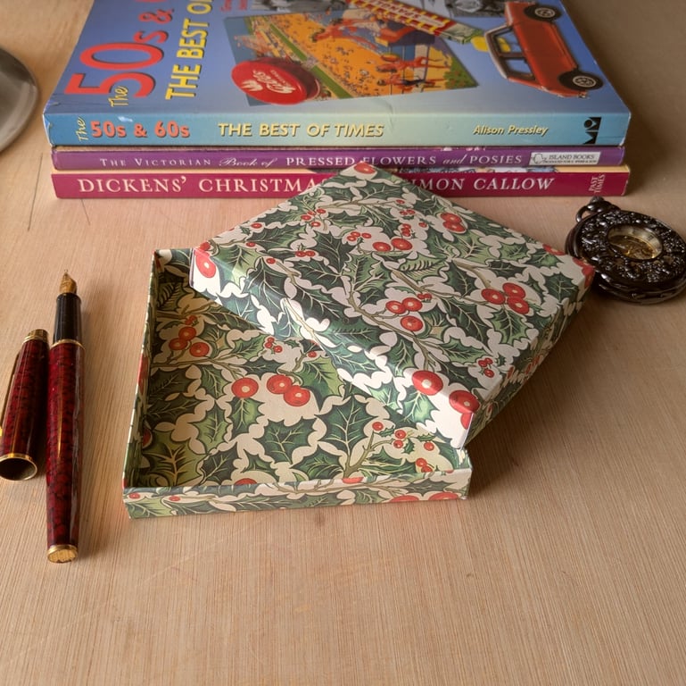 Christmas 'Holly Leaves A'- A handmade, ultra-thin, gift box